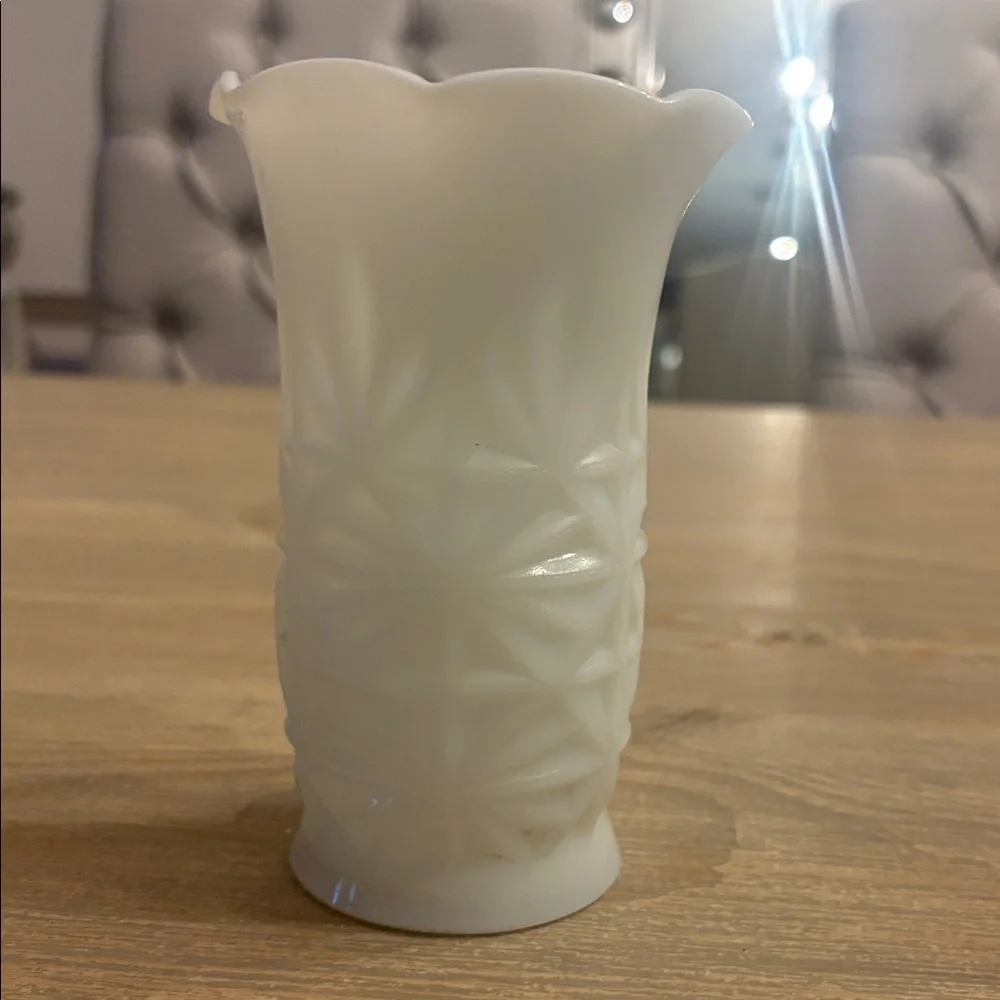 Elegant  Vase Vintage Hazel Atlas Milk Glass Starburst Pattern Ruffle Edge